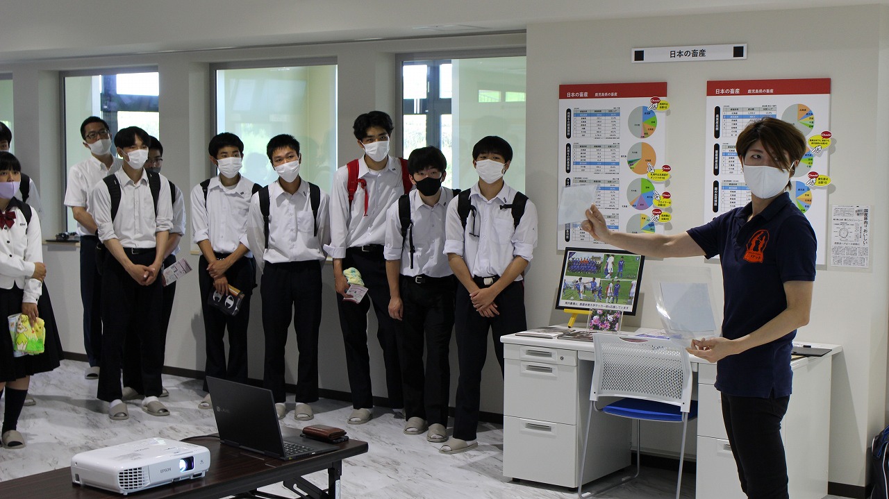鹿児島県立曽於高等学校の皆さんが見学に来ました | 南州農場グループ